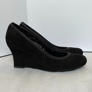 Jildor Black Suede Wedges